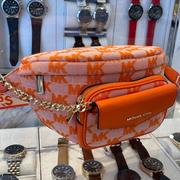 MICHAEL KORS Maisie Lg Logo 2-in-1 Sling Waist Fanny Pack Crossbody
Poppy
NWT - Picture 11 of 16